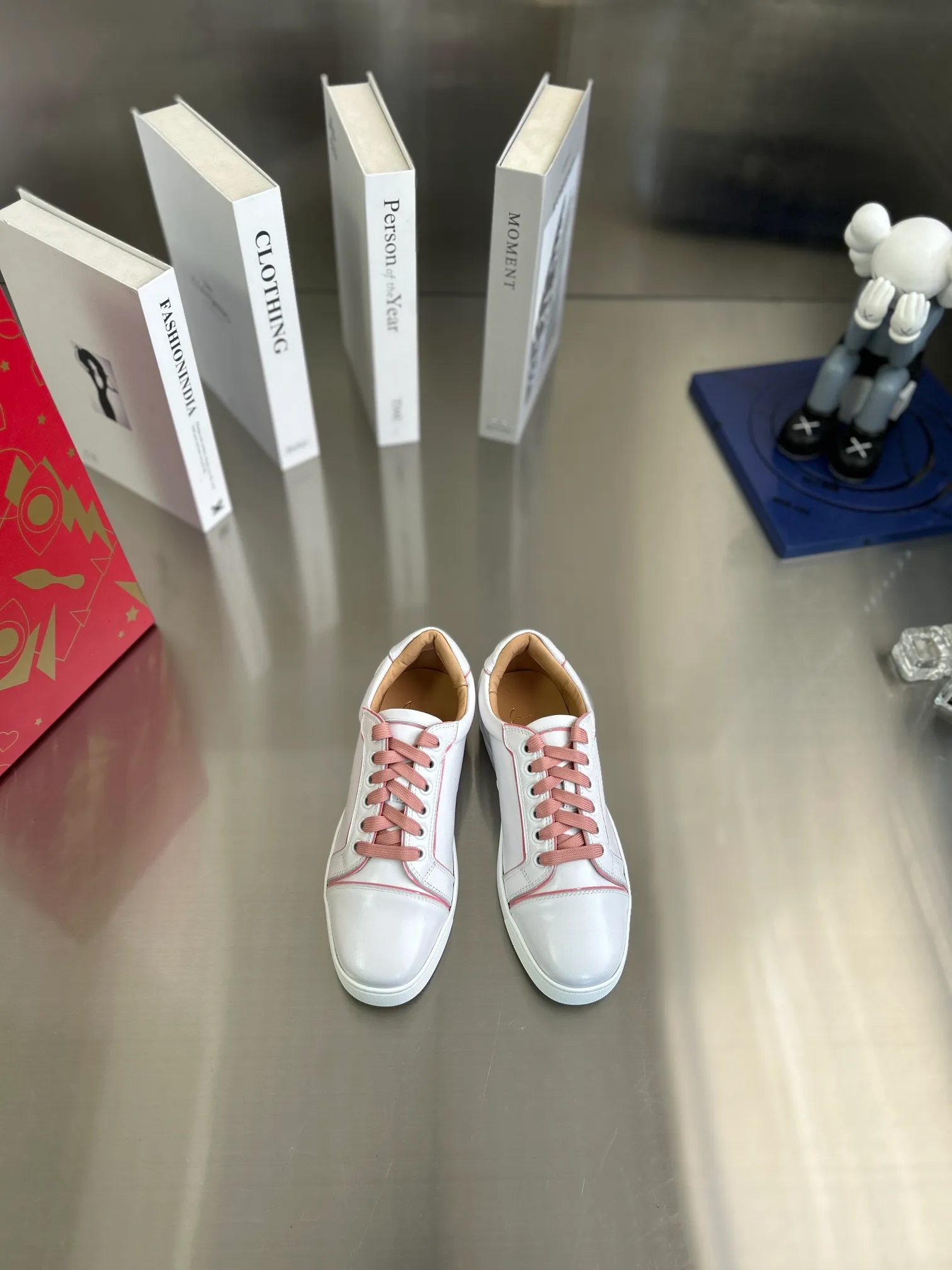 👟👟Ex-factory price 680👟👟 ╔Low-top back printed pink and white model╗ ·Top version customization·²⁰²²𝐬𝐬 𝑪𝒉𝒓𝒊𝒔𝒕𝒊𝒂𝒏 𝑳𝒐𝒖𝒃𝒐𝒖𝒕𝒊𝒏 ▪️No matter the last shape, fabric, diamonds, nails, lining, outsole, they are as close as possible to ZP... ▪️The original sole is specially provided by the original factory ▪️The lining is imported water-dyed cowhide ▪️Private customization time is about 3-7 days —————— Size: Women's 35M-41M Men's 38M-47M, half size can be customized